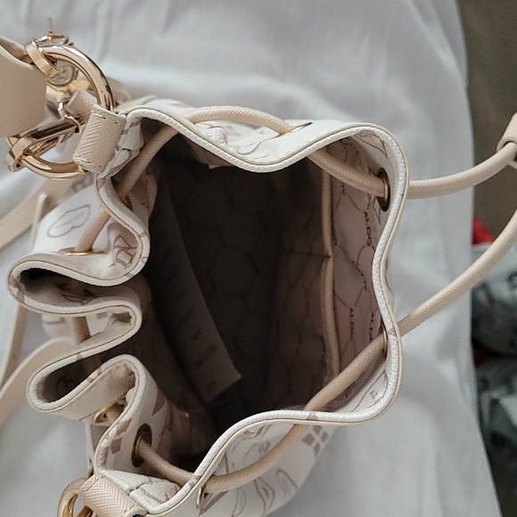 Aldo Bucket Bag - Picture 5 of 5